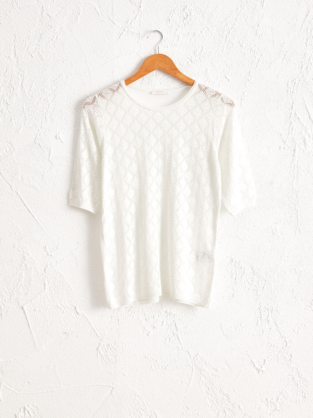 Легкий трикотажный джемпер с узором