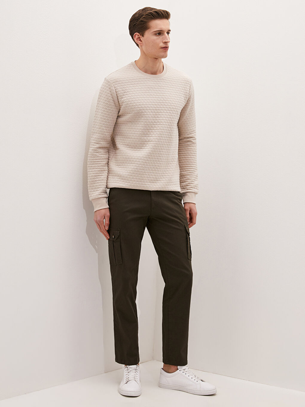 Ерлерге арналған ұзын жеңді дөңгелек жағалы өрнексіз свитшот-1