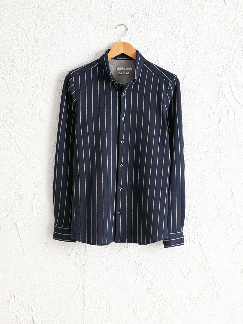 قميص مخطط كم طويل بقصة رفيعة