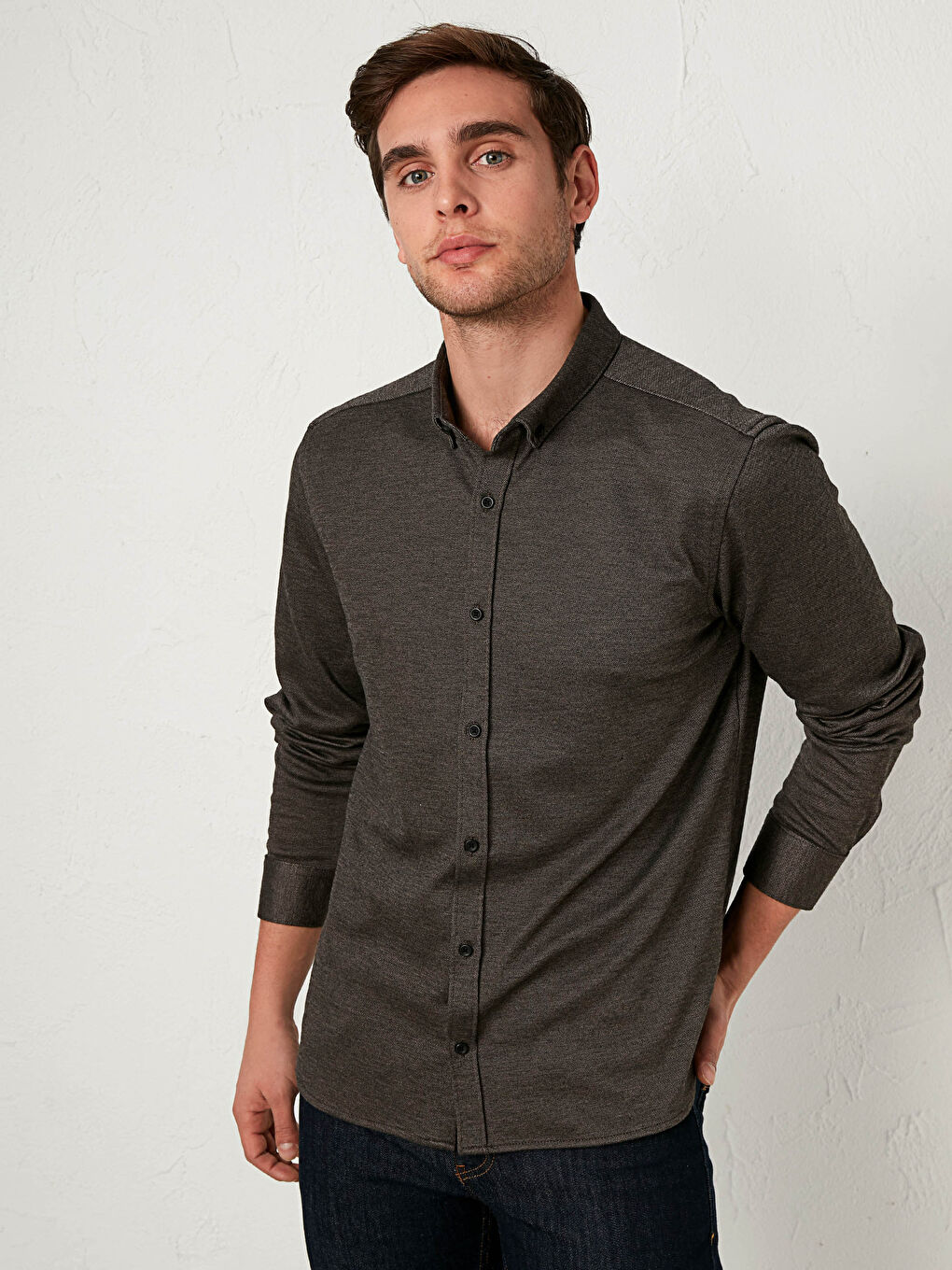 Kahverengi Slim Fit Uzun Kollu Dokulu Gömlek