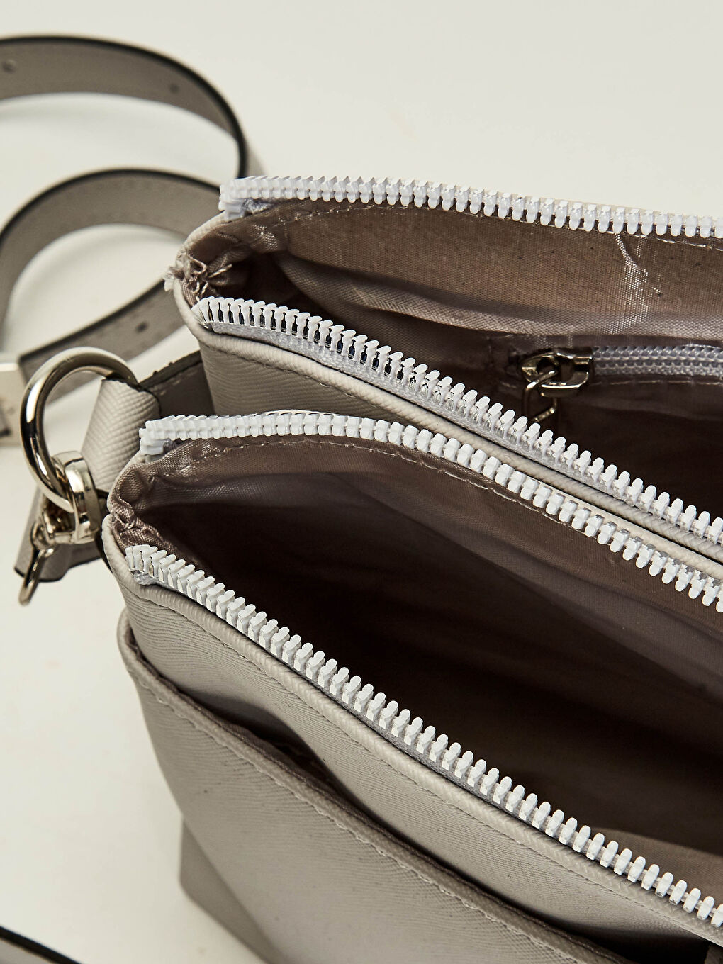 حقيبة متعددة الأقسام بمظهر جلد-4