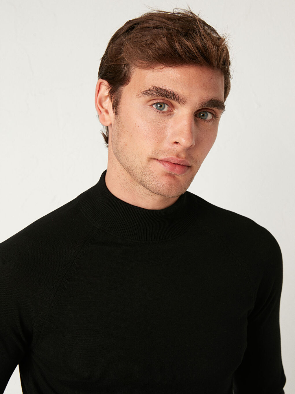 Siyah Balıkçı Yaka İnce Triko Kazak