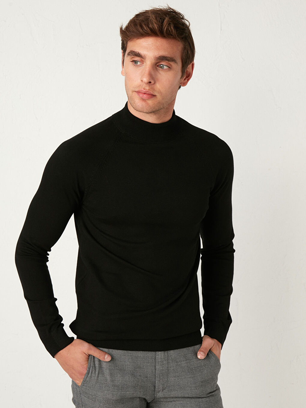 Siyah Balıkçı Yaka İnce Triko Kazak-1