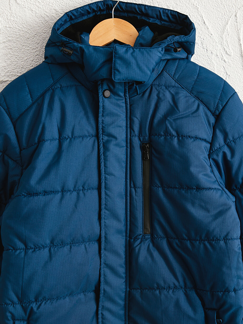 Палто тип шушляк с качулка и стандартна кройка за мъже-14