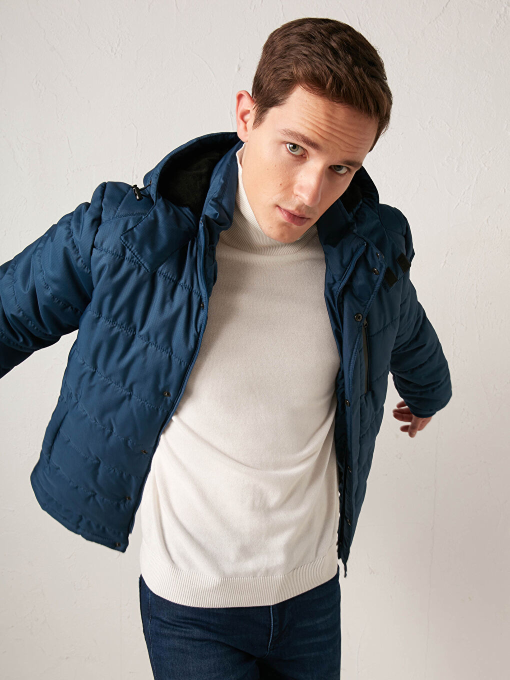 Палто тип шушляк с качулка и стандартна кройка за мъже-1