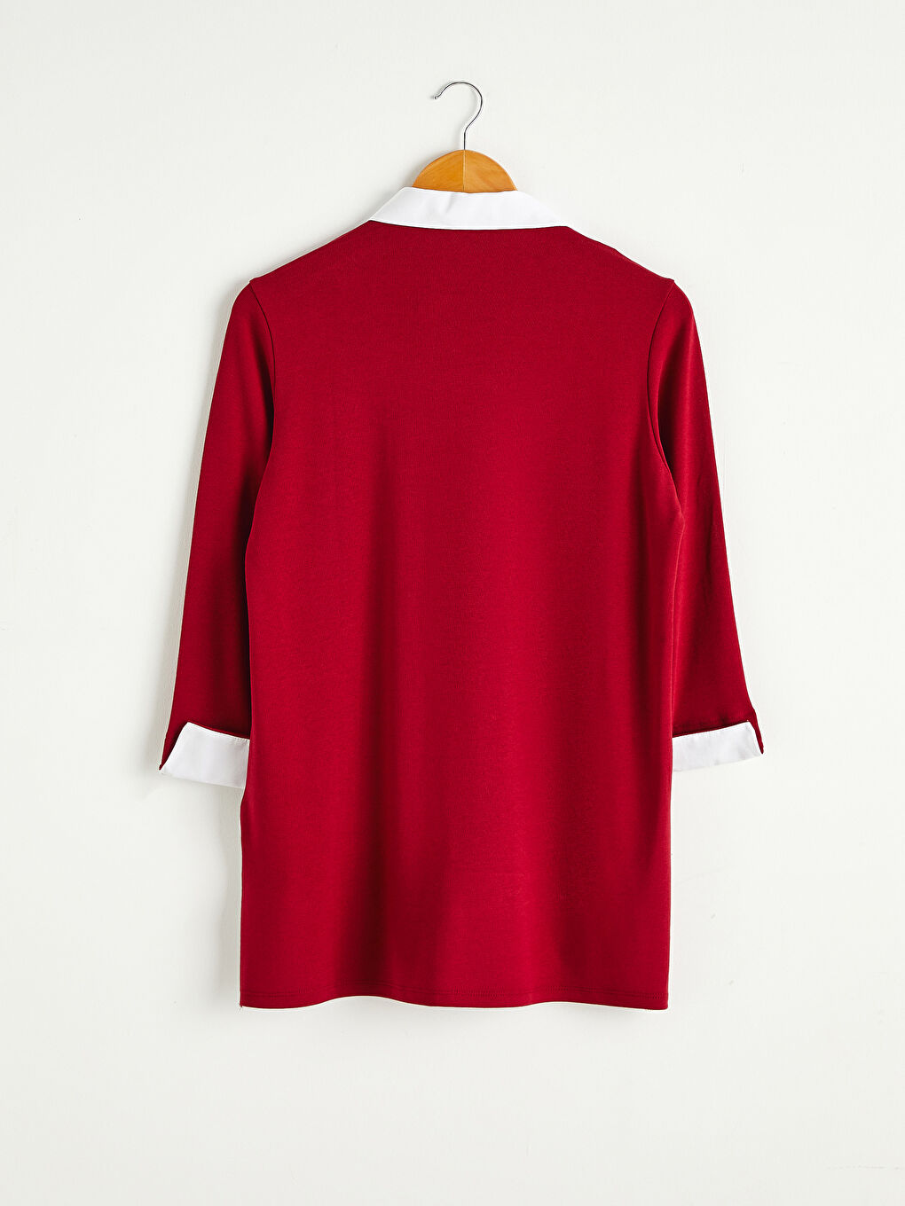 Футболка с отложным воротником и цветными блоками для женщин-1