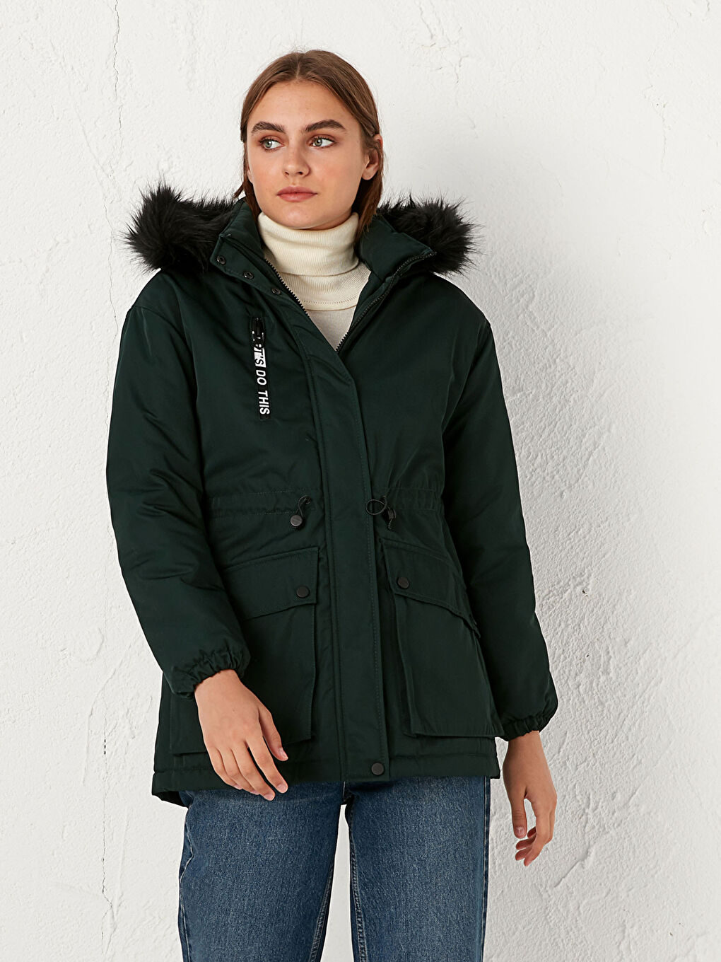 Yeşil Kapüşonlu Uzun Kollu Kadın Mont-1