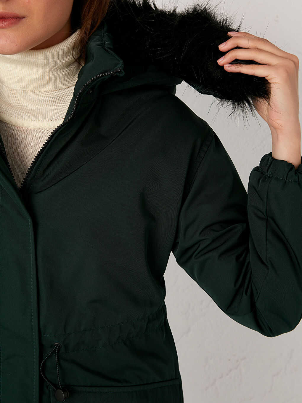 Yeşil Kapüşonlu Uzun Kollu Kadın Mont-5