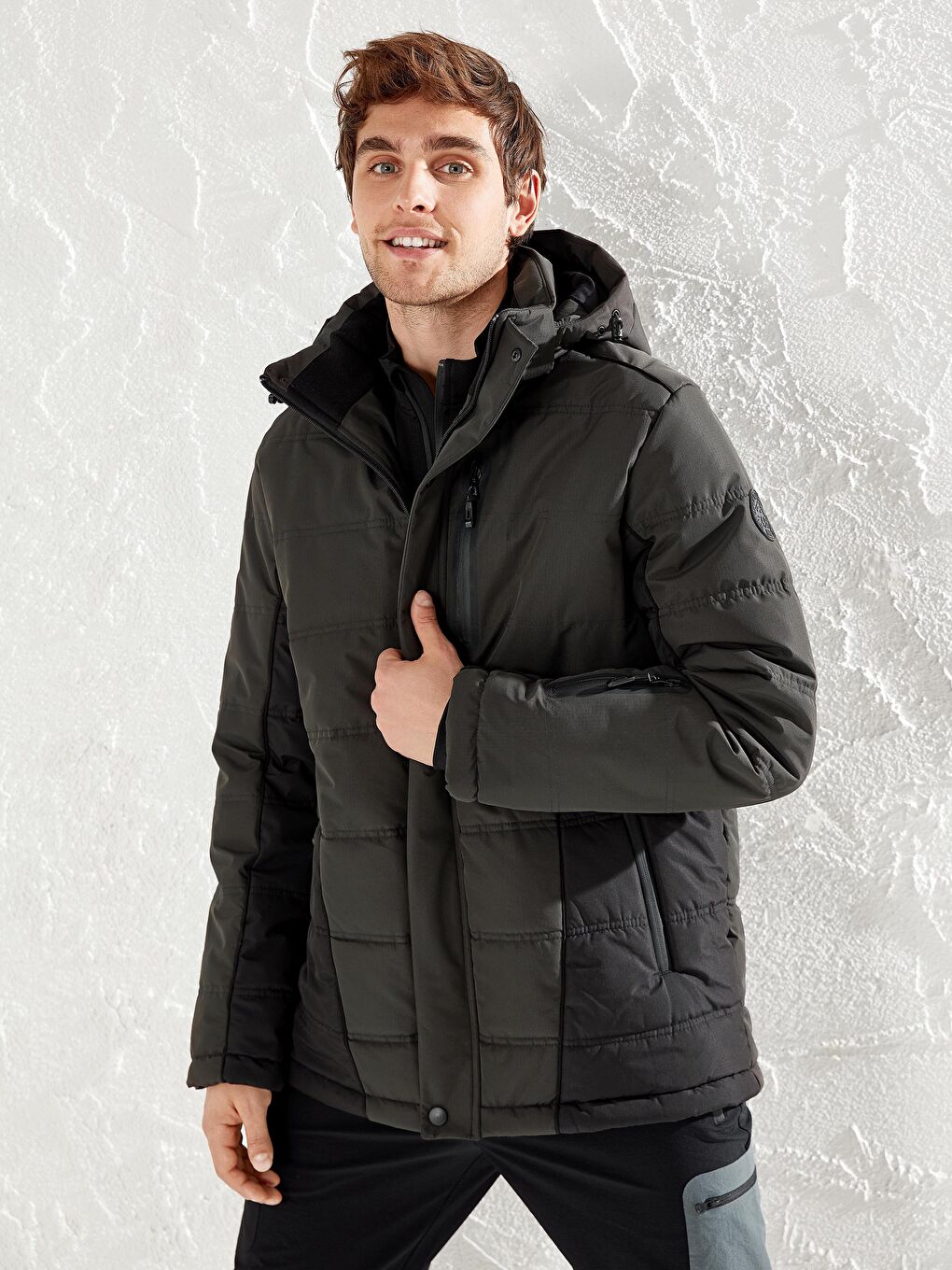 Antrasit Kapüşonlu Dik Yaka Mont