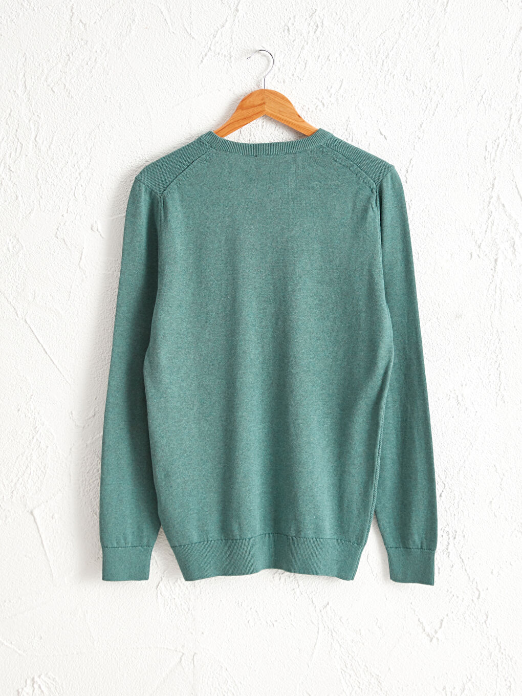 بلوفر تريكو خفيف أساسي بياقة دائرية-1