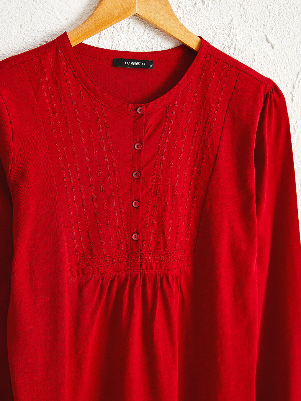 LCW Grace Embroidery Neck Cotton T-Shirt -0WI623Z8-HLG