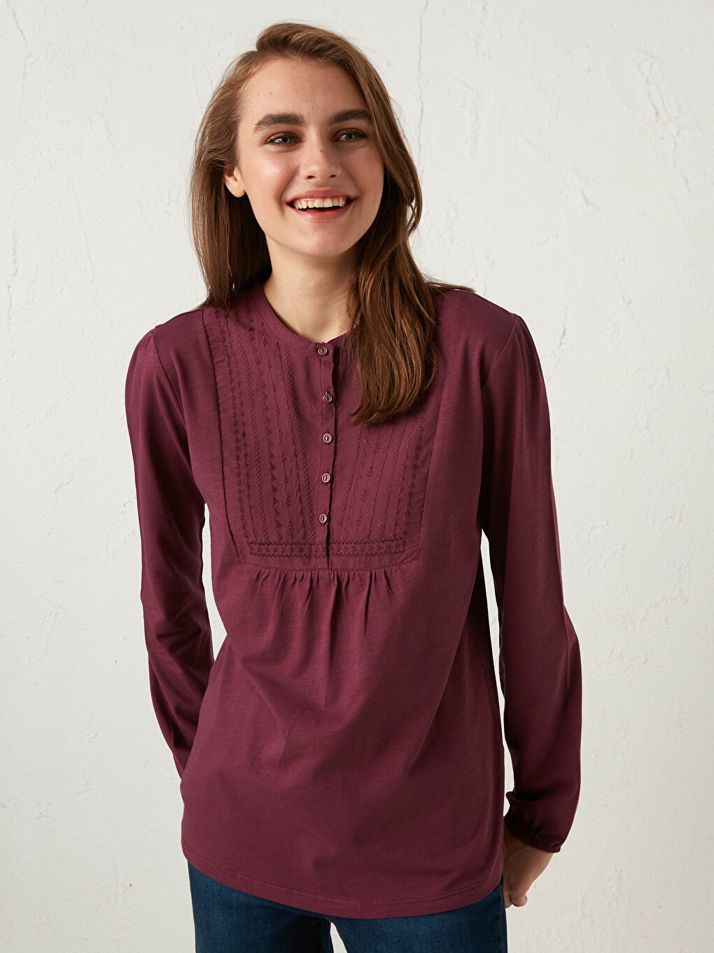 Embroidery Neck Cotton T-shirt