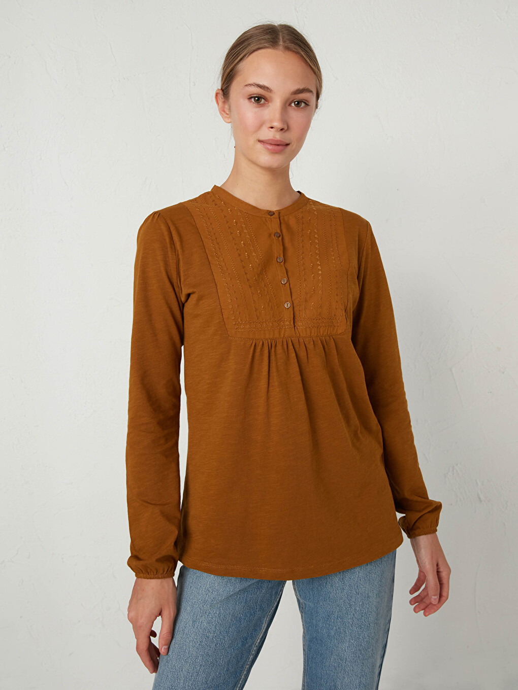 Embroidery Neck Cotton T-shirt-1