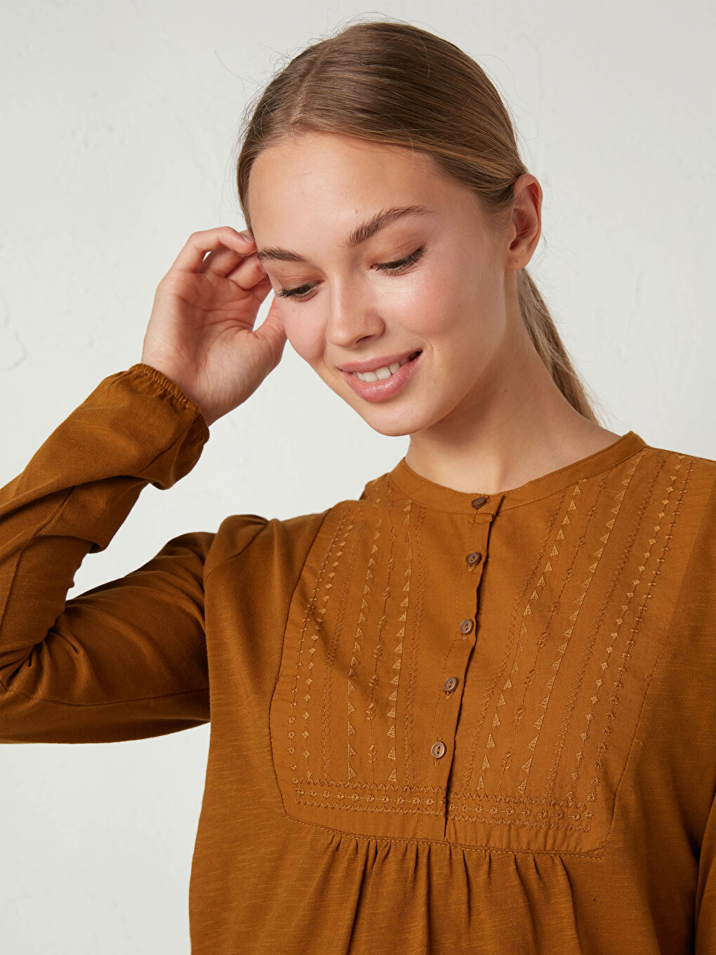 Embroidery Neck Cotton T-shirt-2