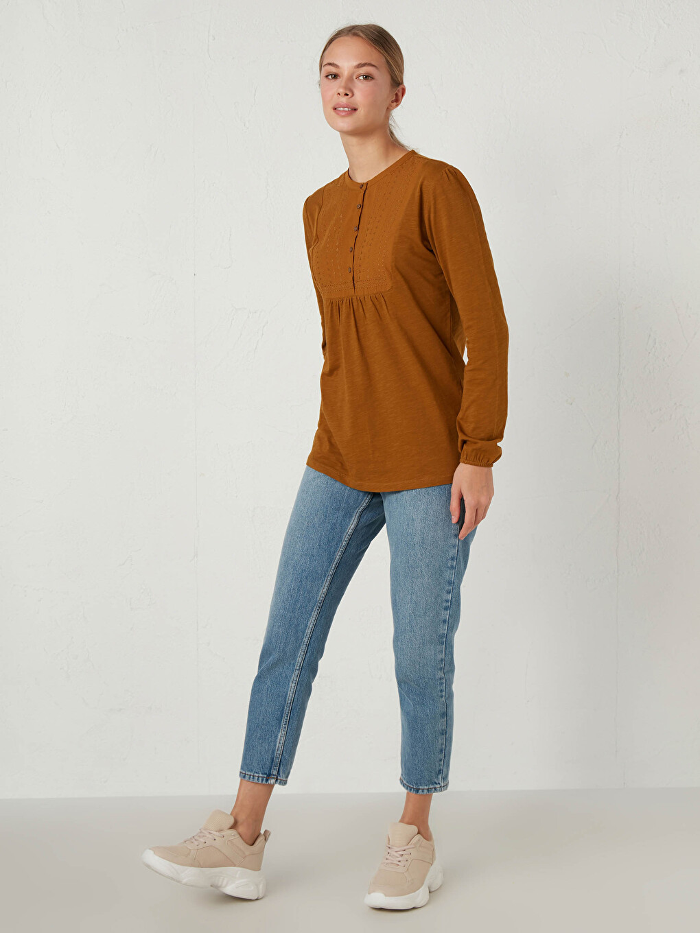 Embroidery Neck Cotton T-shirt-3