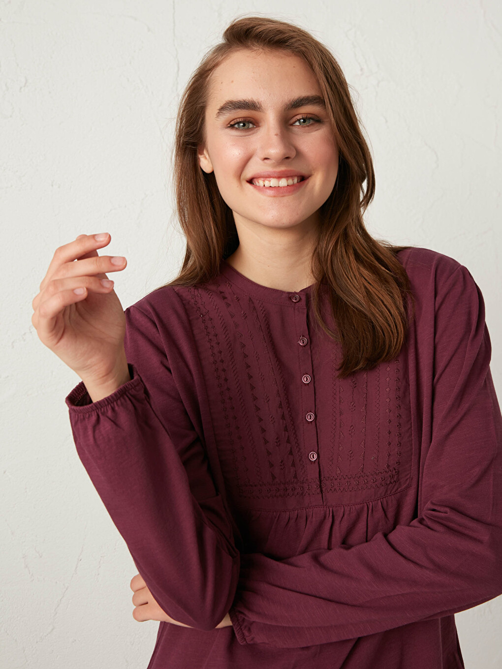Embroidery Neck Cotton T-shirt-3