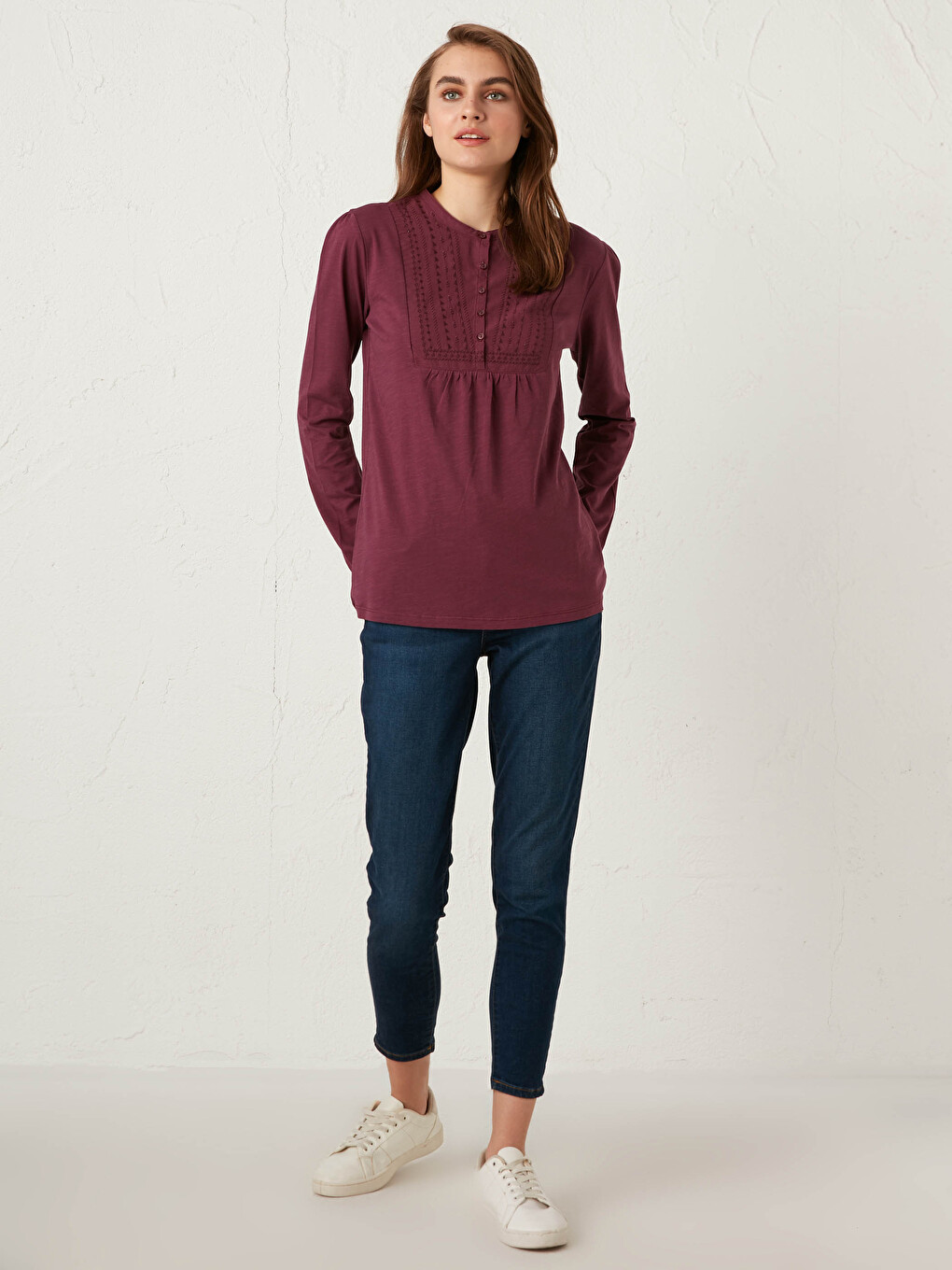 Embroidery Neck Cotton T-shirt-4
