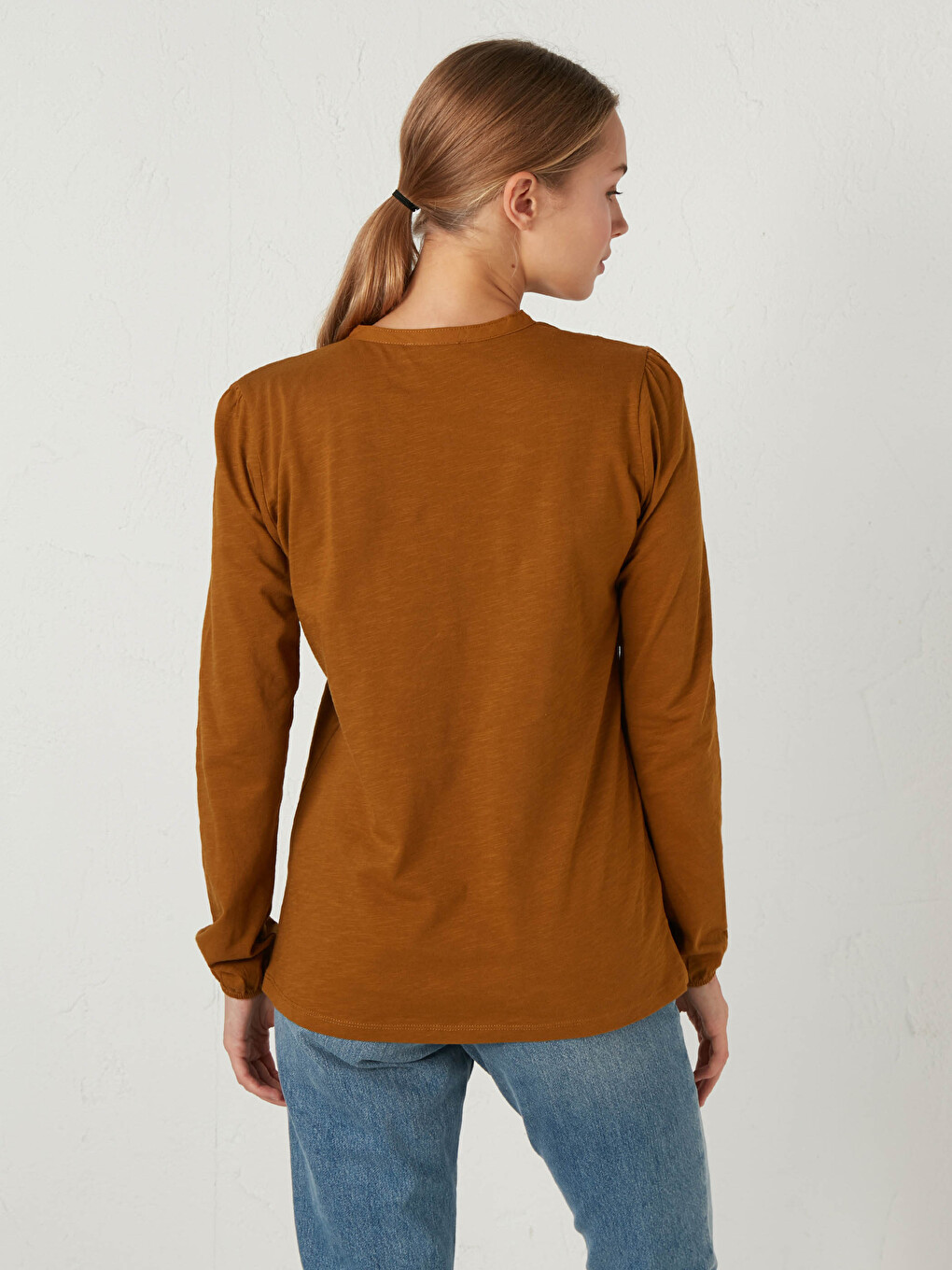 Embroidery Neck Cotton T-shirt-5