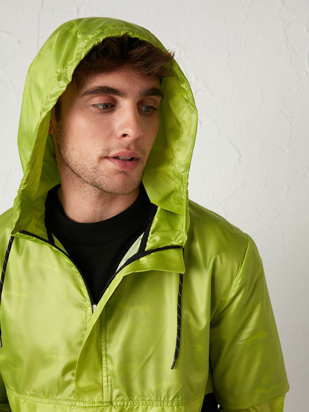 Sweat à capuche sportif en tissu scuba à fermeture éclair-3