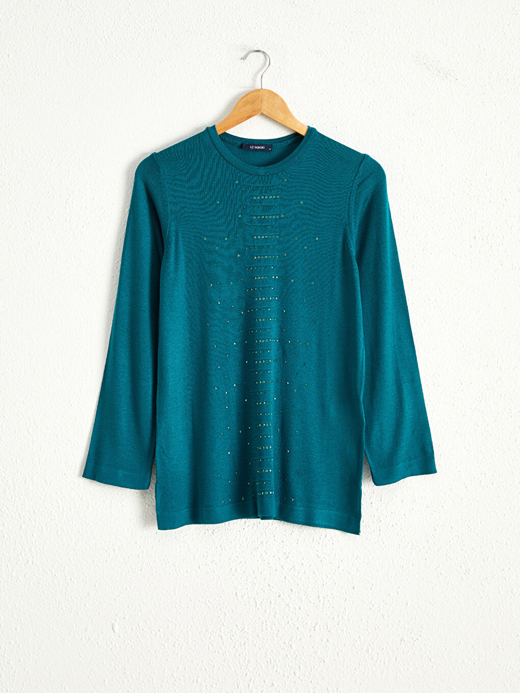 سترة تريكو لامعة بياقة دائرية وكم طويل للسيدات