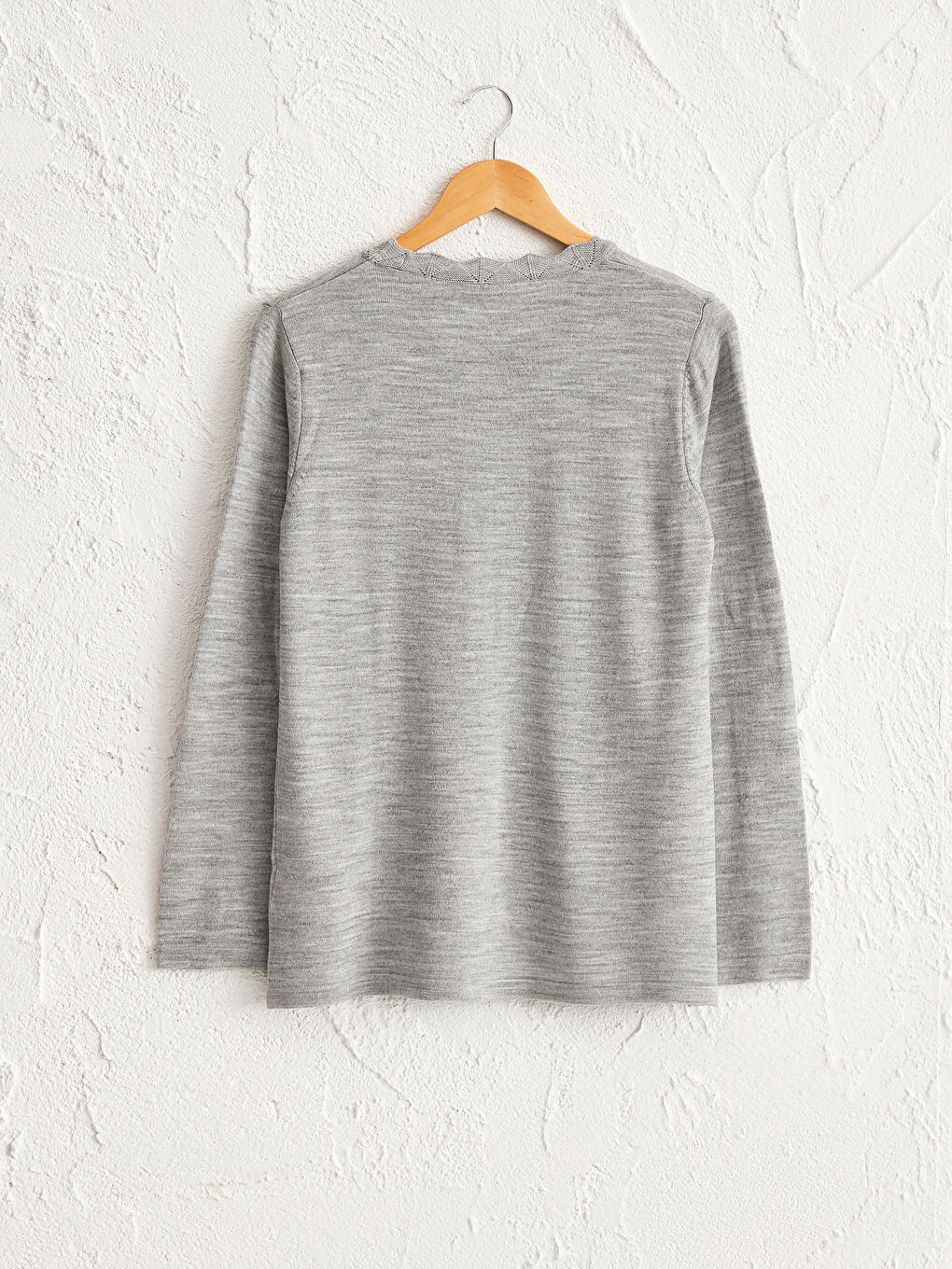 Легкий трикотажный джемпер с узором-1