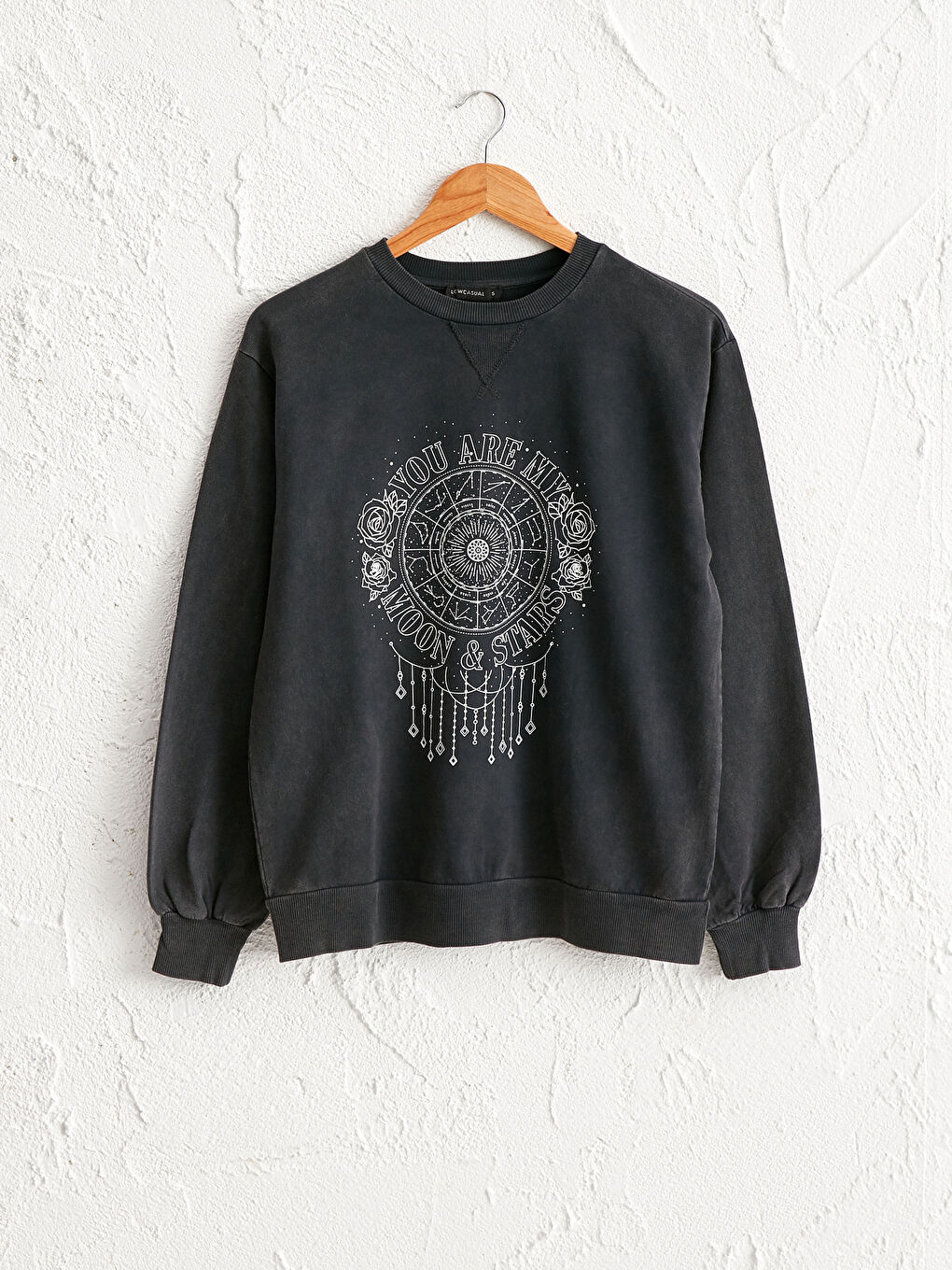 Crew Neck Comfortable Fit Long Sleeve Women's Printed Sweatshirt