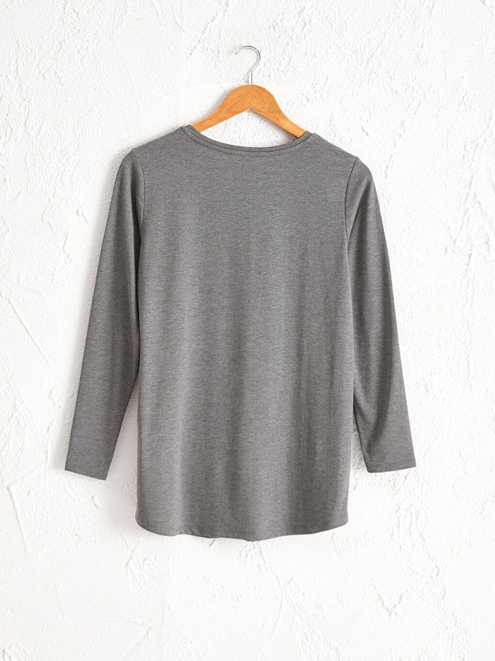 Футболка з принтом літер та паєтками-1