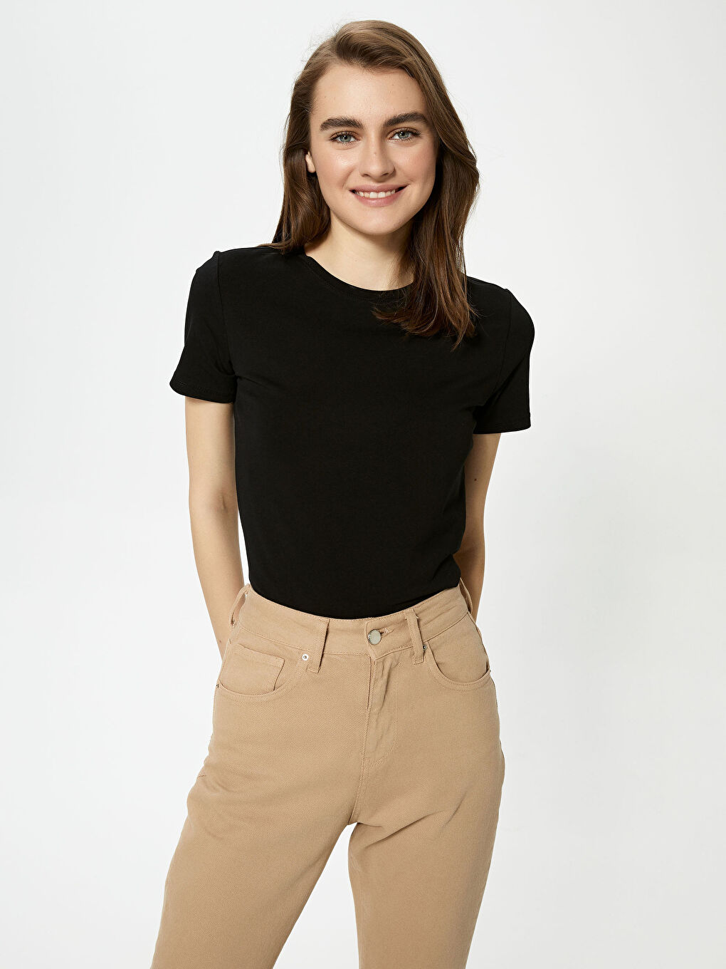 تيشيرت نسائي أساسي كم قصير مستقيم برقبة دائرية