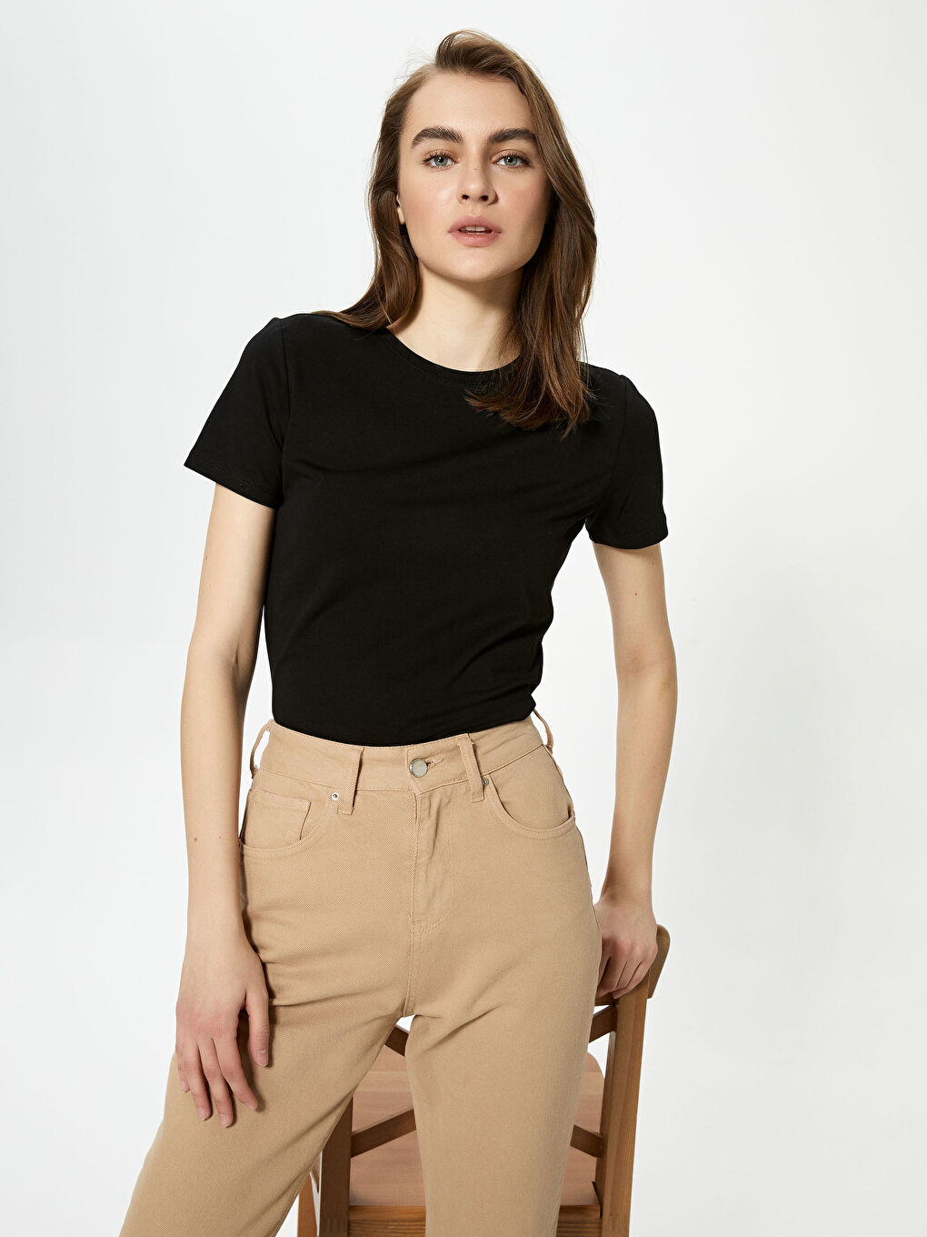 تيشيرت نسائي أساسي كم قصير مستقيم برقبة دائرية-1