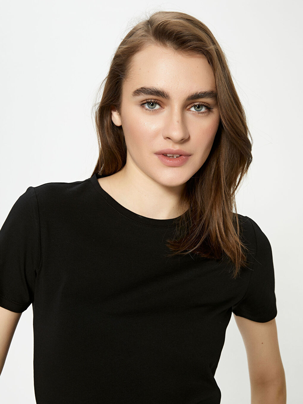 تيشيرت نسائي أساسي كم قصير مستقيم برقبة دائرية-2