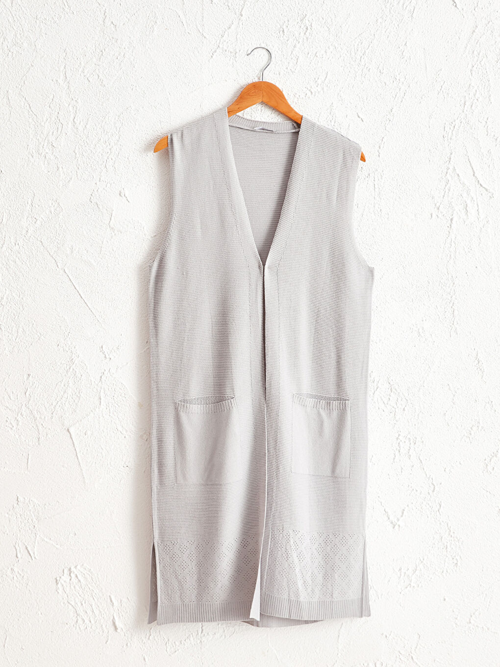 Жилет из трикотажа с карманами