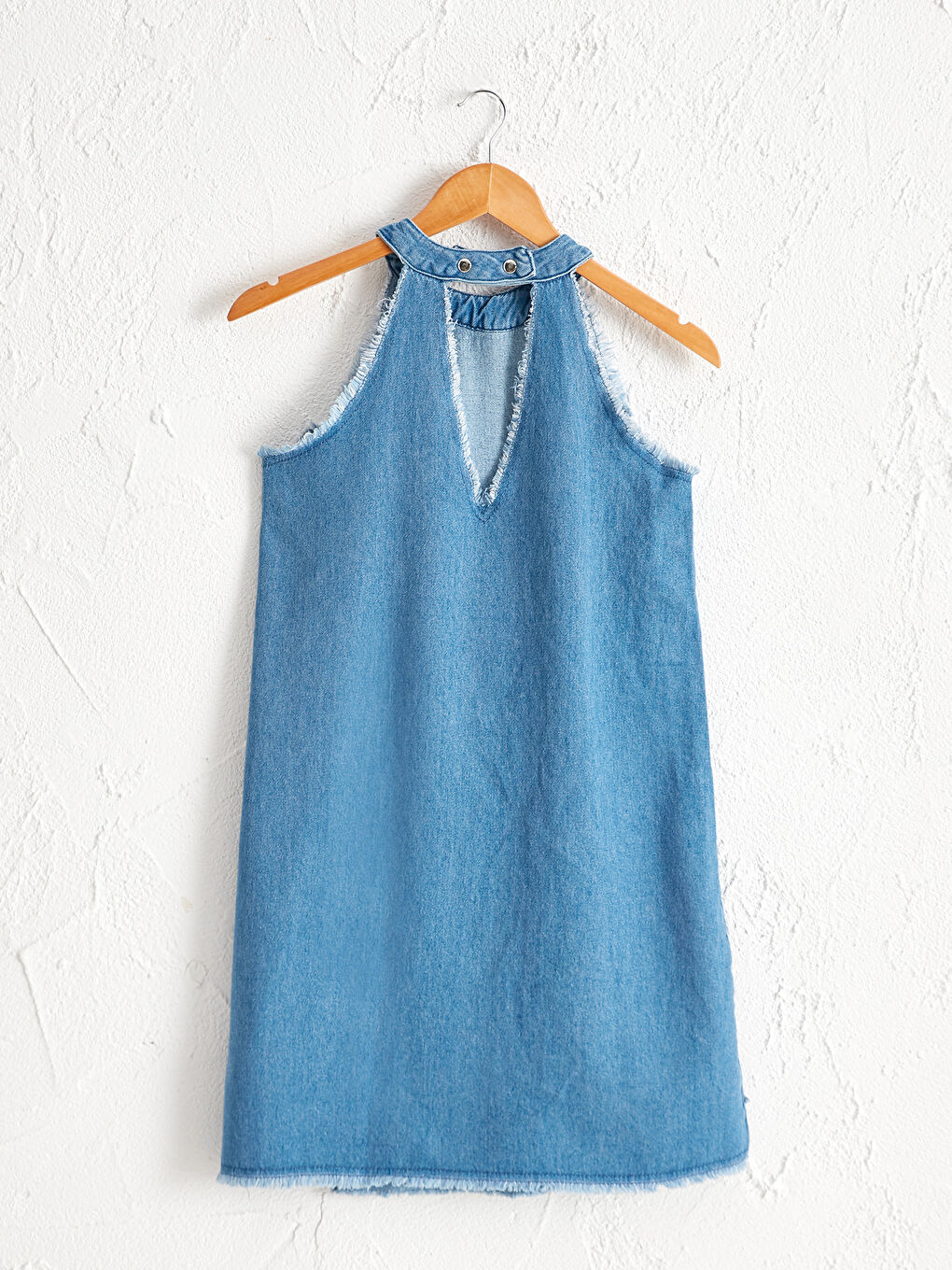 Джинсовое платье с воротником-халтер-1