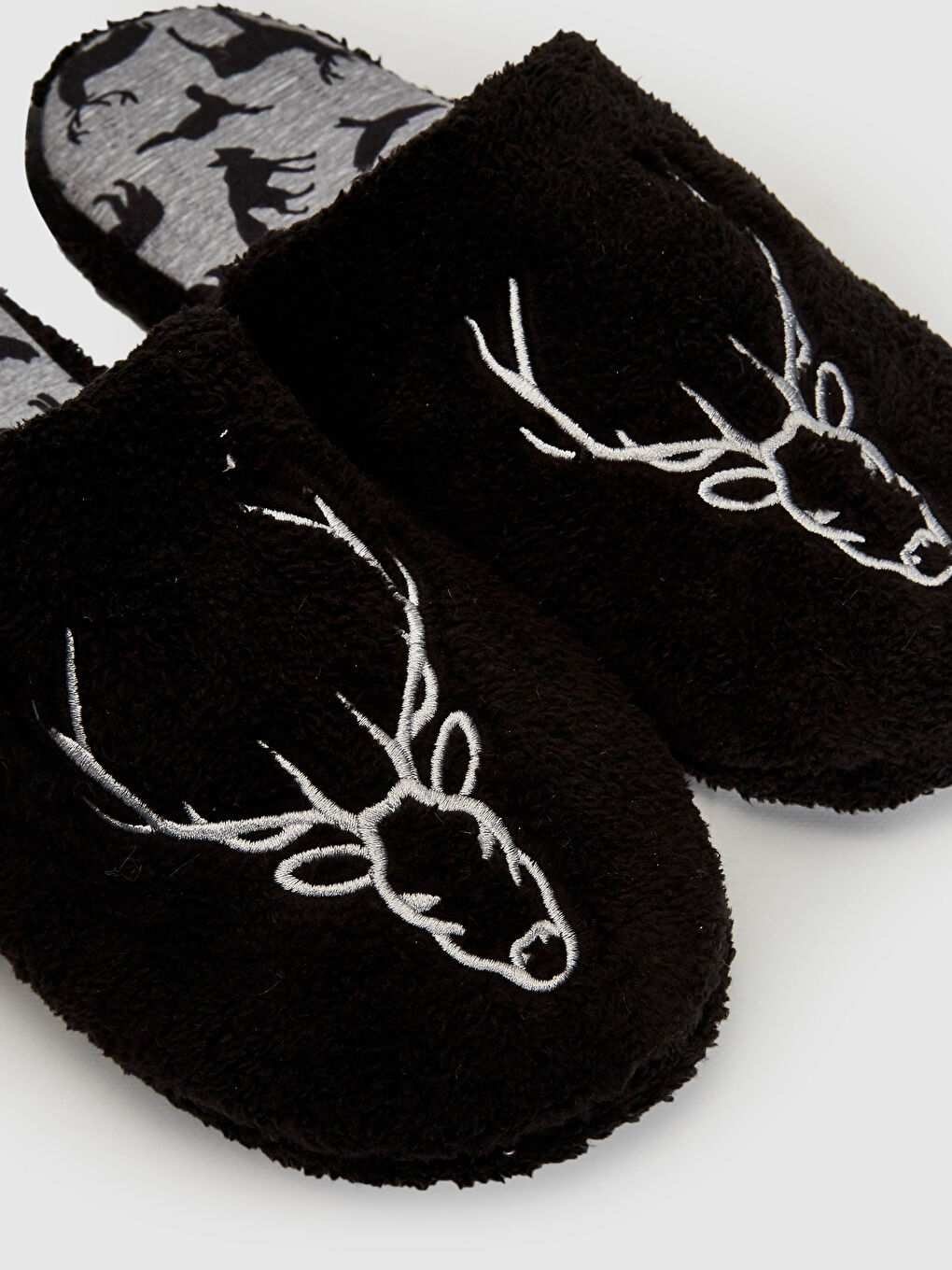 Siyah Erkek Nakışlı Ev Terliği-5