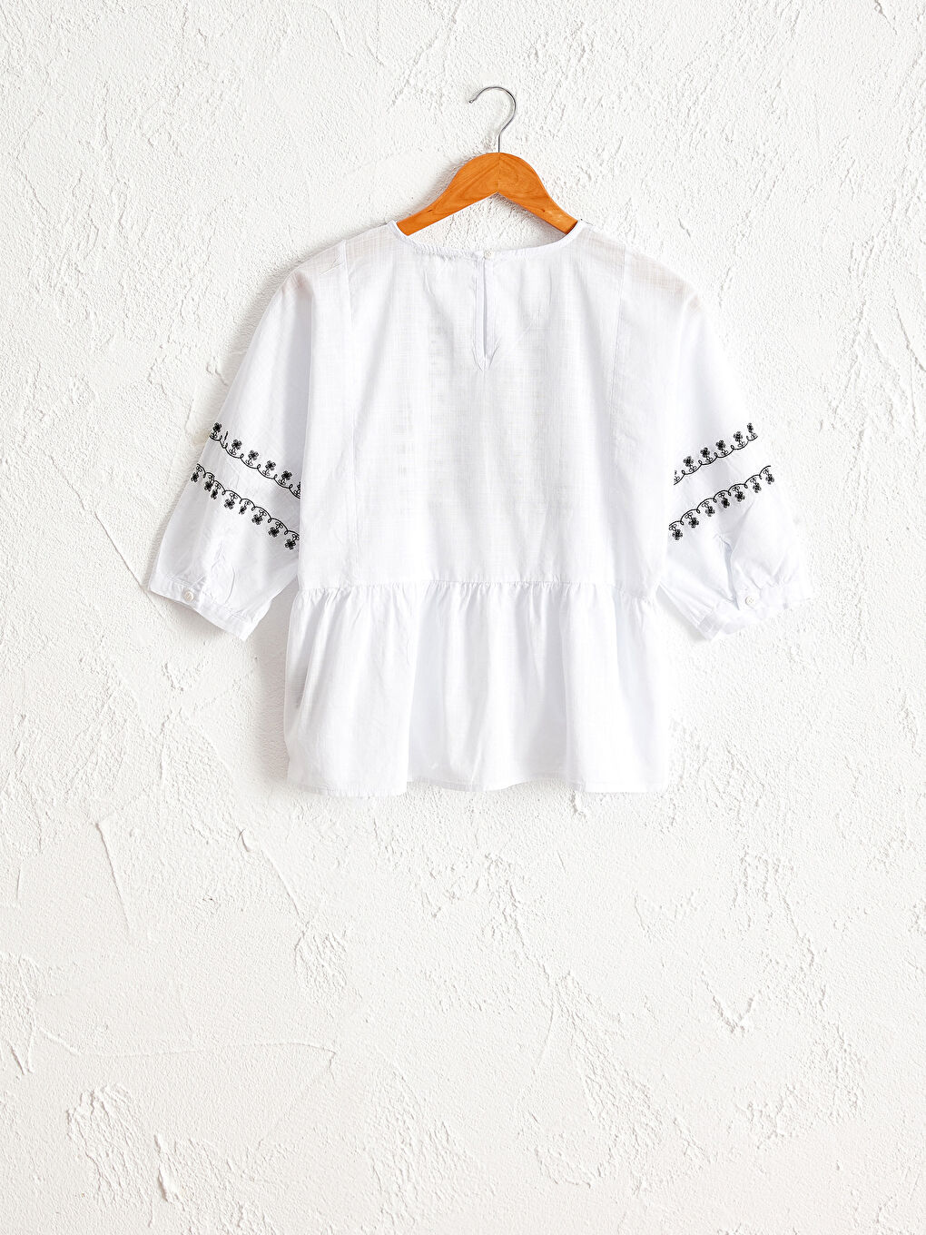 Ekru Bisiklet Yaka Nakışlı Poplin Kadın Bluz-3