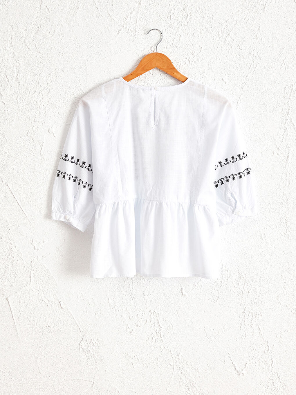 Ekru Bisiklet Yaka Nakışlı Poplin Kadın Bluz-5