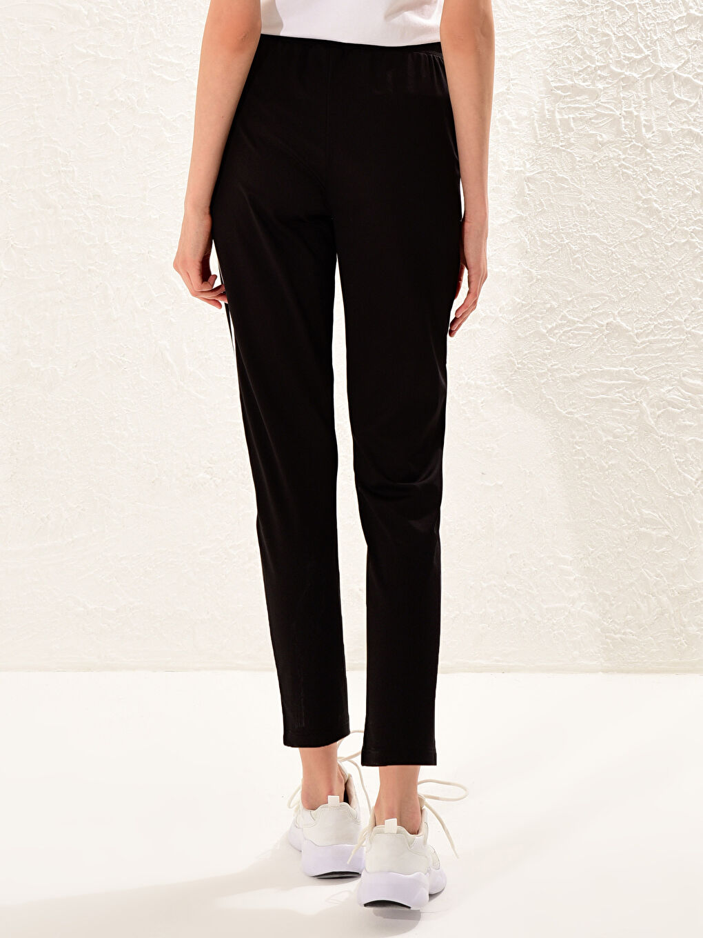 Woman BLACK Sweatpants-2