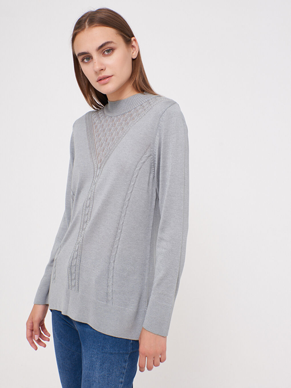 Вишитий трикотажний светр-1