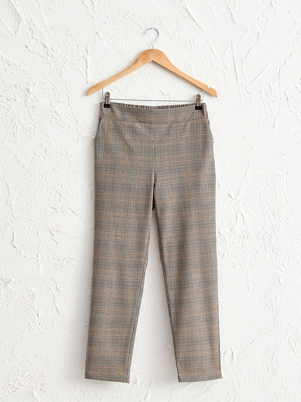 Брюки-морковки в клетку женские Mom Fit