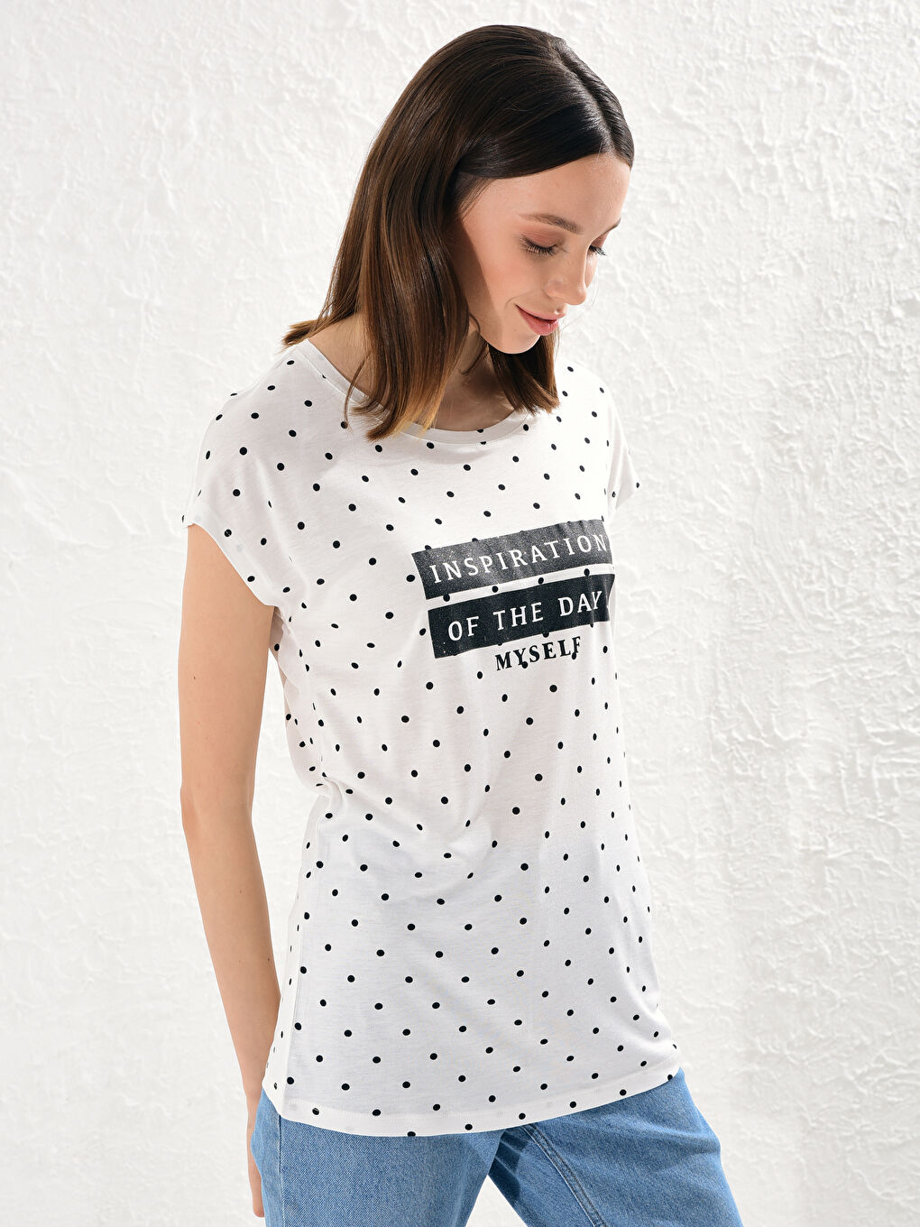 Siyah Bisiklet Yaka Kısa Kollu Kadın Tişört