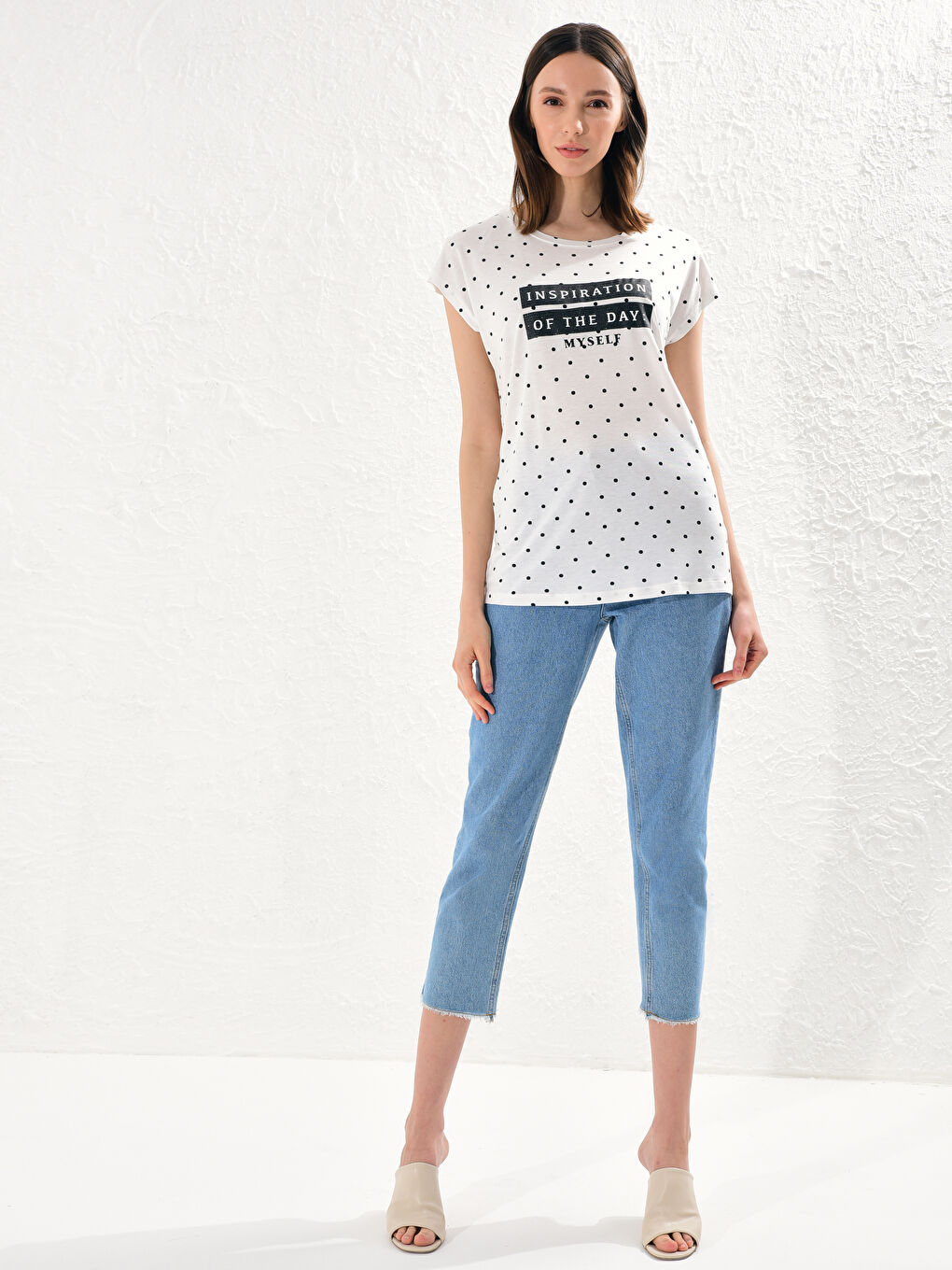 Siyah Bisiklet Yaka Kısa Kollu Kadın Tişört-1