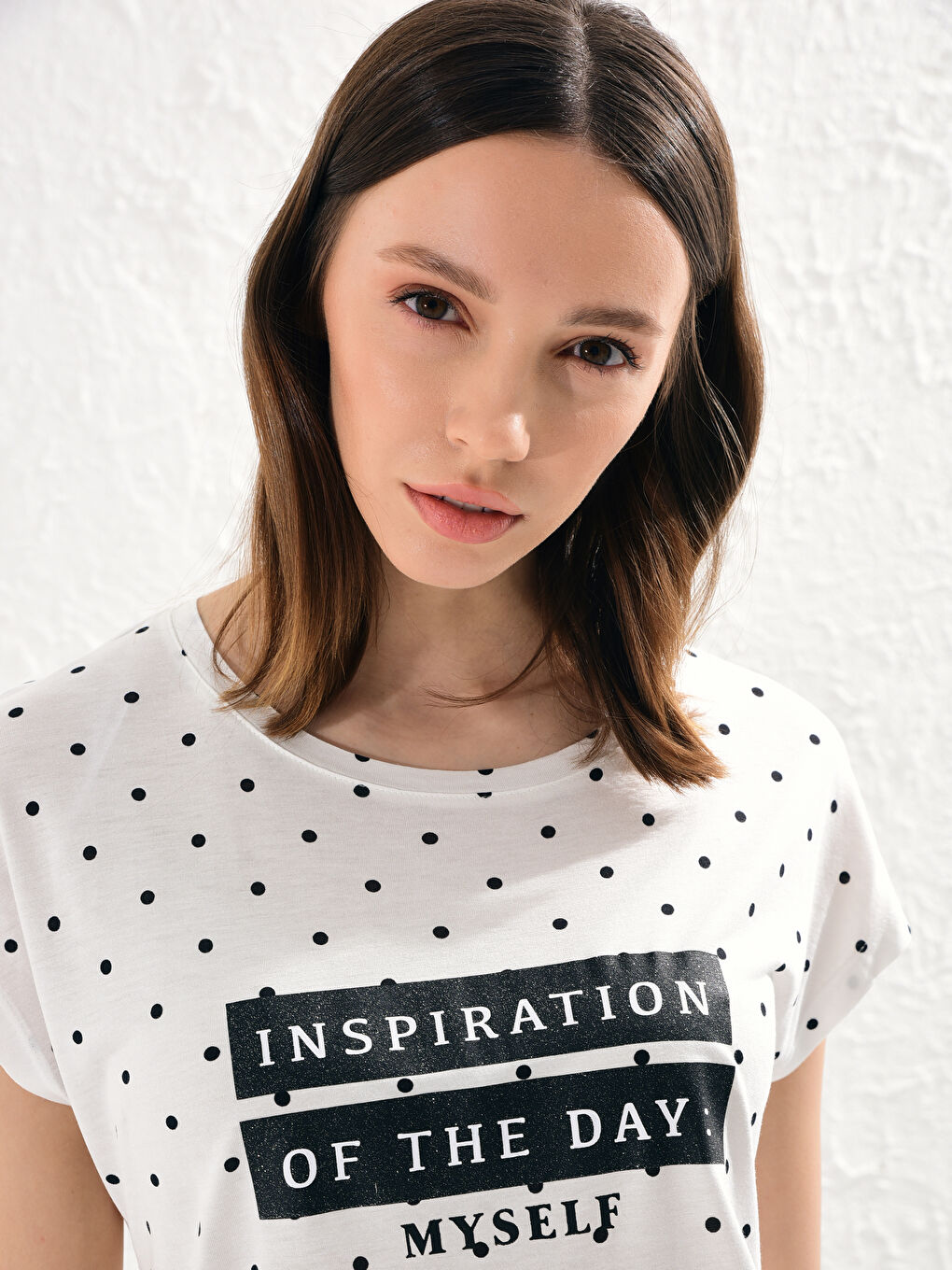 Siyah Bisiklet Yaka Kısa Kollu Kadın Tişört-3