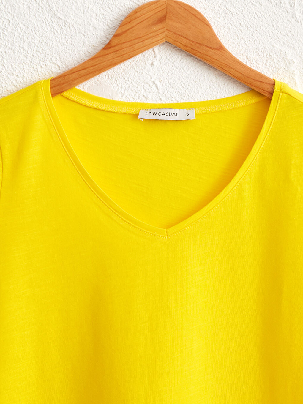 Sarı V Yaka Pamuklu Tişört-2