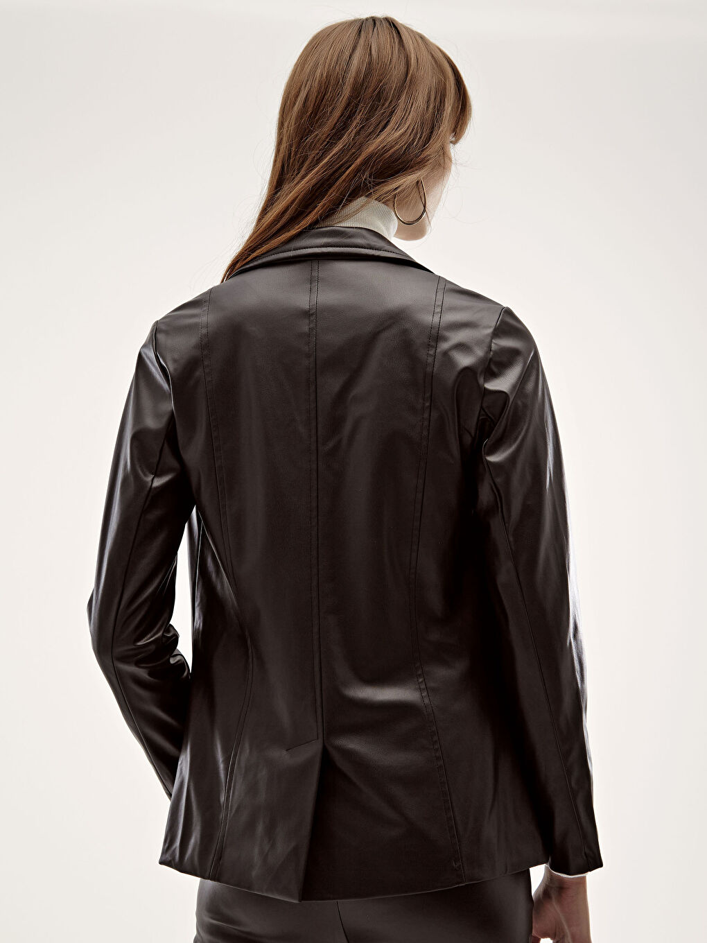 جاكيت بليزر بمظهر الجلد-1