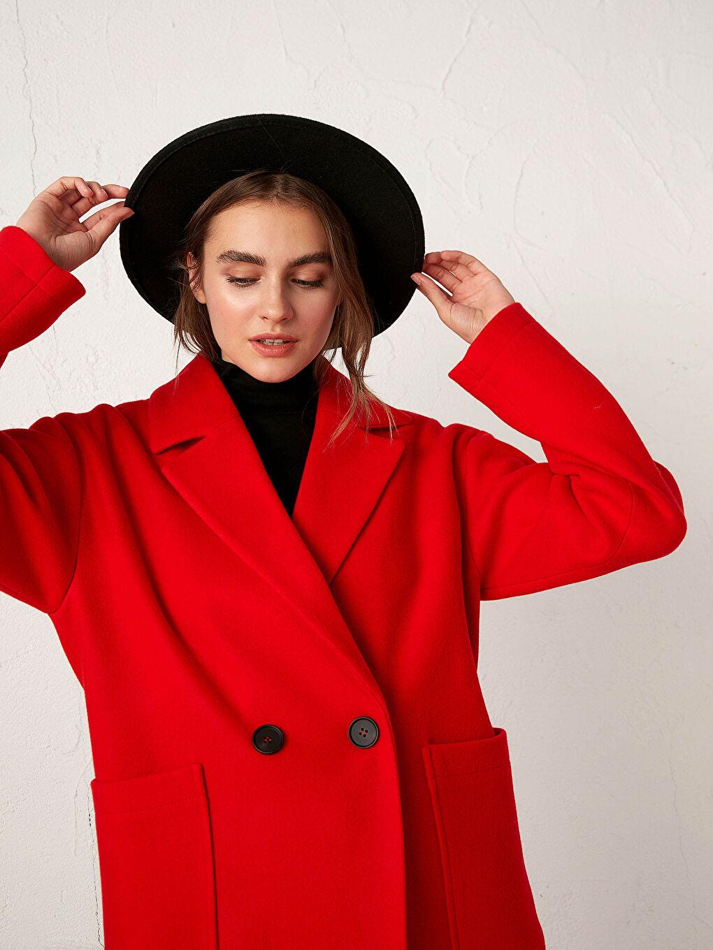 Standard Fit Long Sleeved Women's Buttoned Cachet Coat-5
