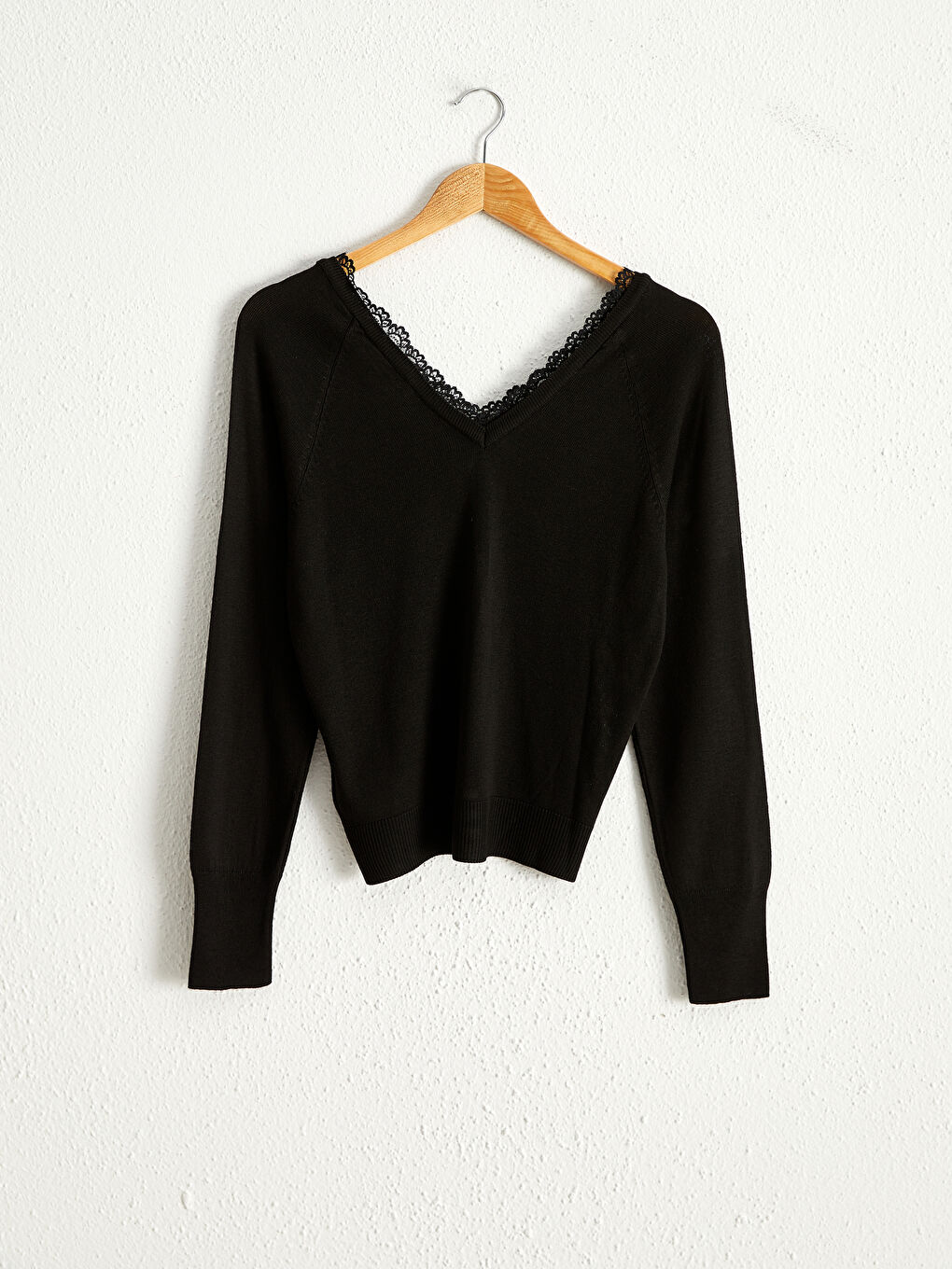 Легкий трикотажний светр з мереживними деталями-2