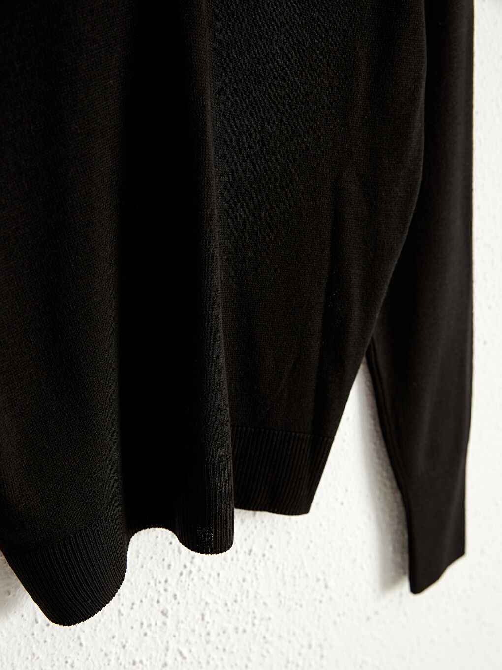 Легкий трикотажний светр з мереживними деталями-3