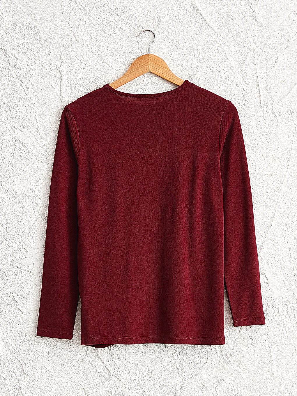 Bordo Düğme Detaylı Baskılı Tişört-1