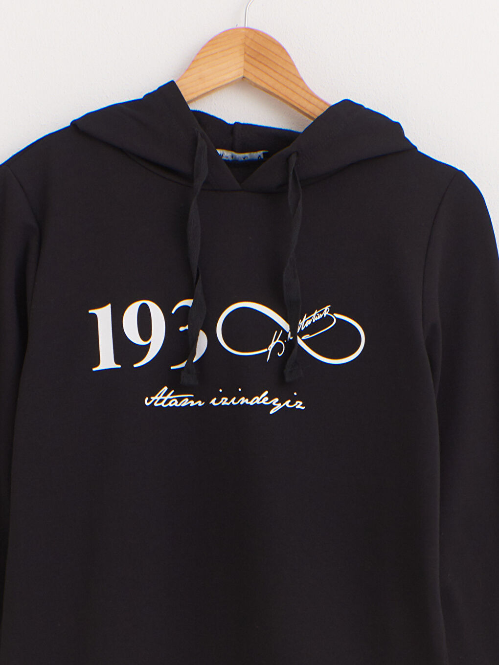 Siyah Kapüşonlu Atatürk Temalı Uzun Kollu Kadın Sweatshirt-2