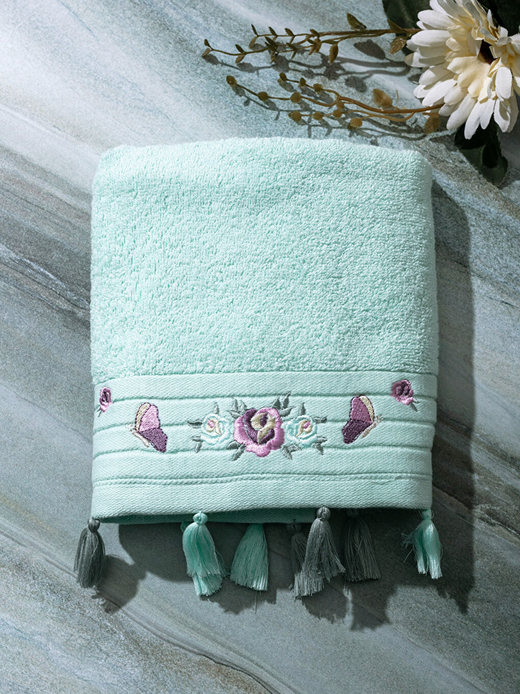 Turkuaz Nakışlı ve Püsküllü Yüz Havlusu-1