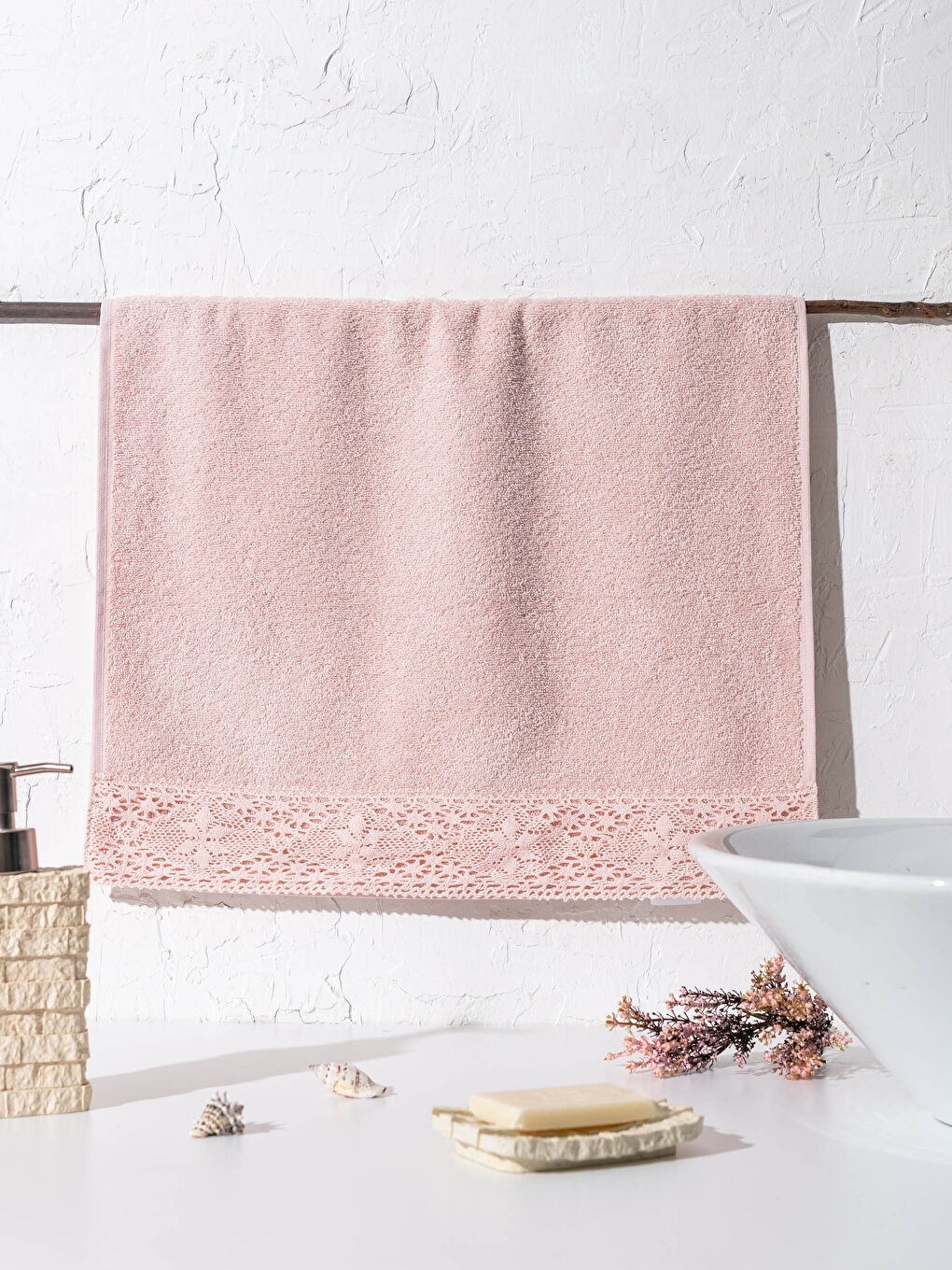 Pembe Desenli Yüz Havlusu